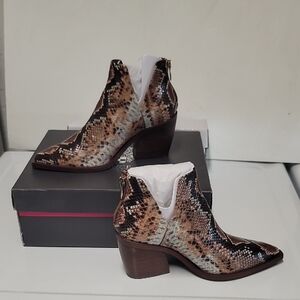 NIB Vince Camuto Bibestie Snake-Print Pointed Toe Ankle Boots Brown Multi Sz.8